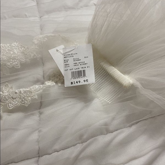 Wedding Veil - Picture 4 of 4